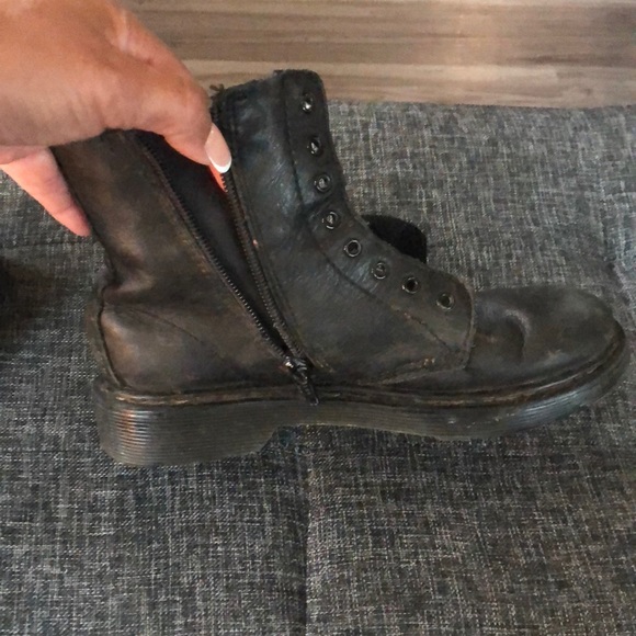 Kids Dr Marten’s - Picture 5 of 8